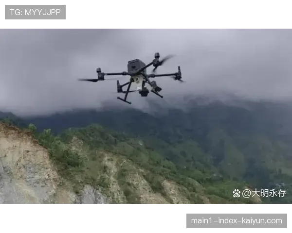 无人机自主避障算法保障低空拍摄安全 适应复杂室内外赛场环境。